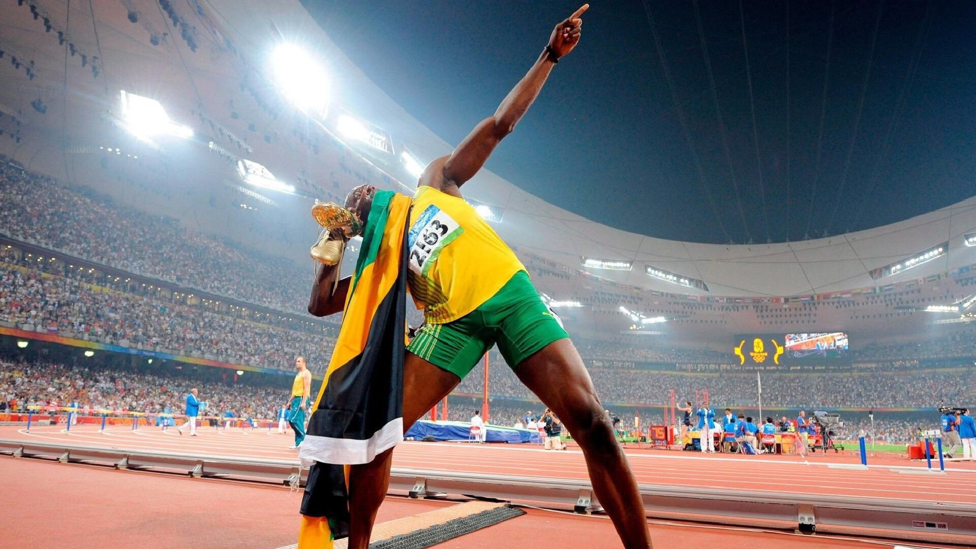 乐鱼体育登录-技术革新首登阵：AI越位与裁判耳机摄像头试用